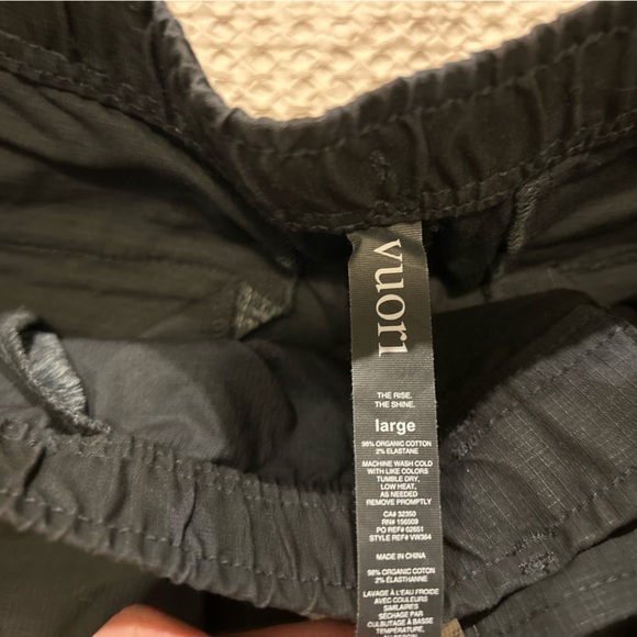 Vuori elastic waist utility short - Picture 3 of 3